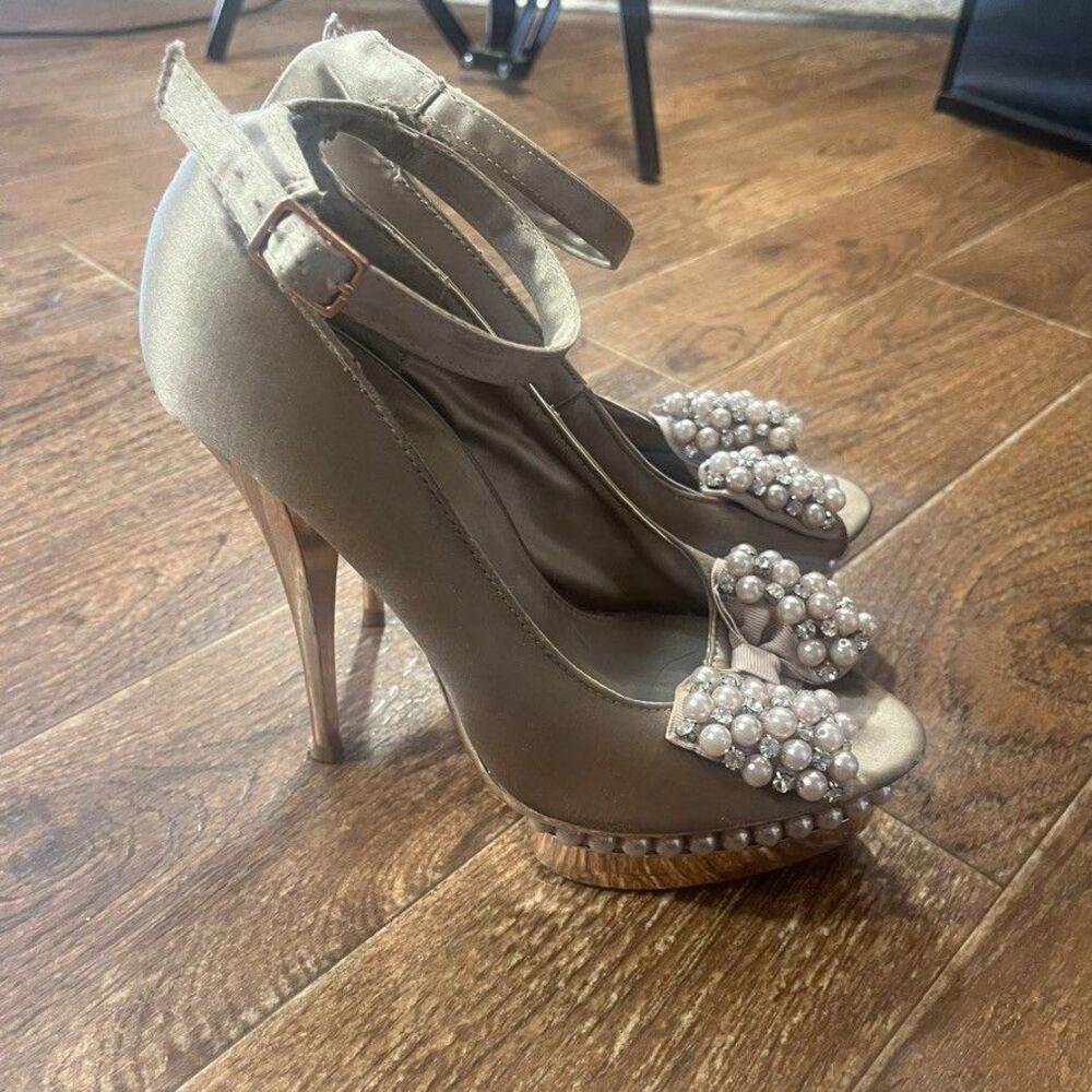 Carvela Pearl Rhinestone Satin Heel Stiletto Bridal Luxury Bling Size 5 Open Toe